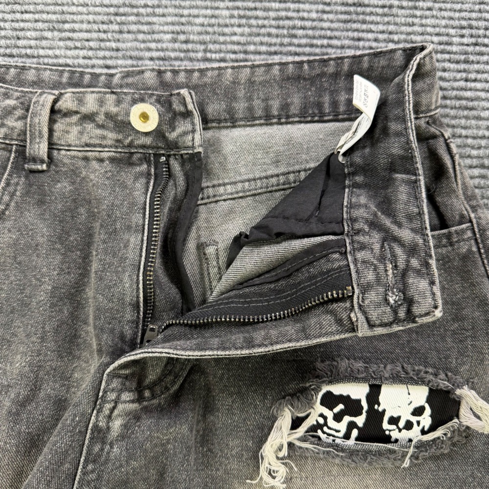 NEW Romwe Black Distressed Denim Shorts Skull Patch Ripped Fray Hem Women Medium - Picture 3 of 14